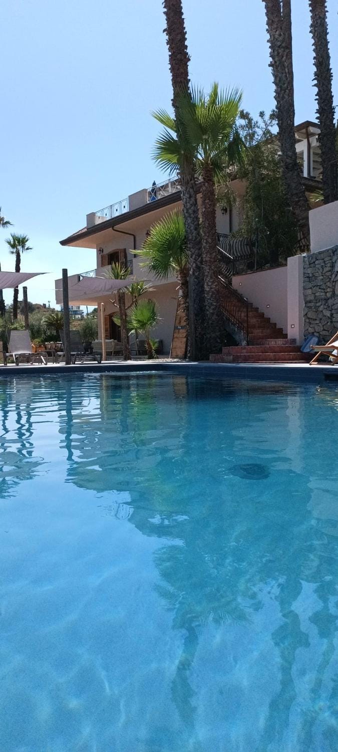 LUXURY VILLA Vittorianna Etna- Taormina & Seaview with Pool Villa in Naxos