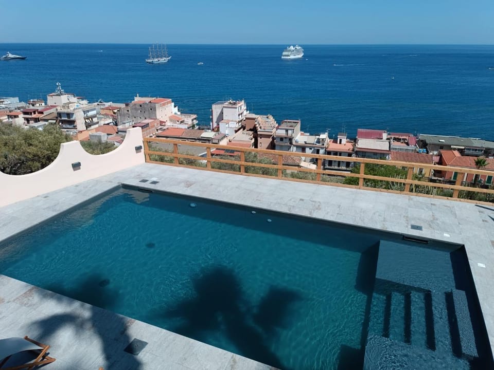 LUXURY VILLA Vittorianna Etna- Taormina & Seaview with Pool Villa in Naxos