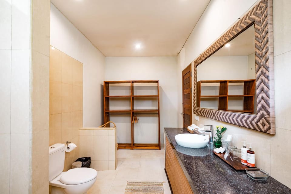 Toilet, Bathroom, towels