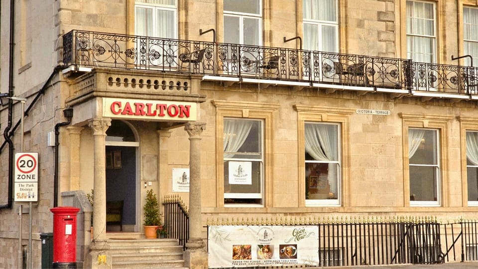 Property building, Facade/entrance, Day