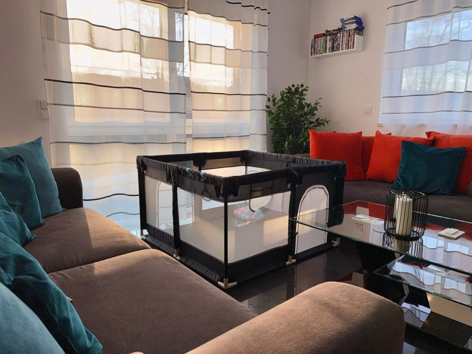 Living room, Photo of the whole room, Seating area, children