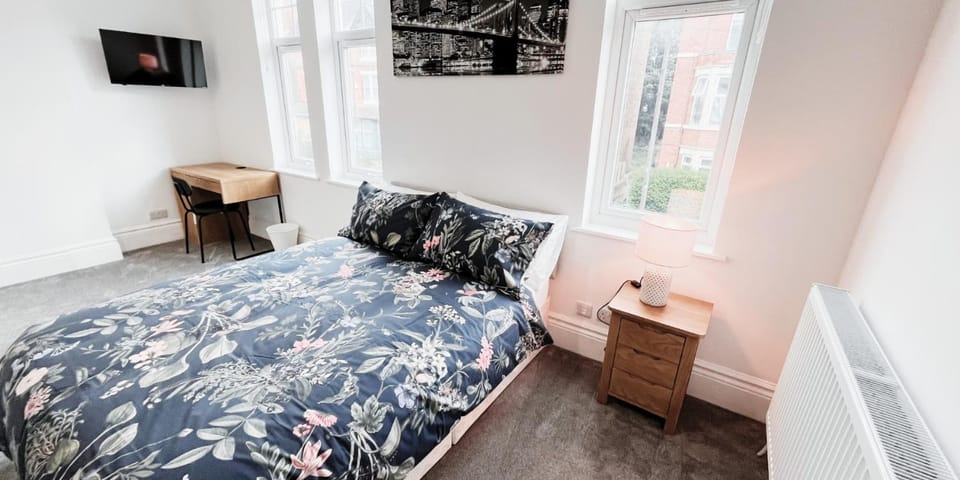 Bed, Photo of the whole room, Bedroom