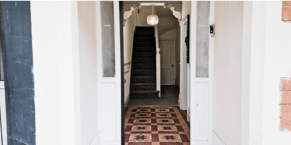 Spacious Room at The Burford Hideaway Apartment in Nottingham