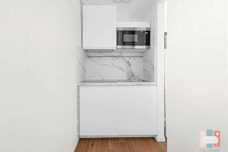 Kitchen or kitchenette, oven