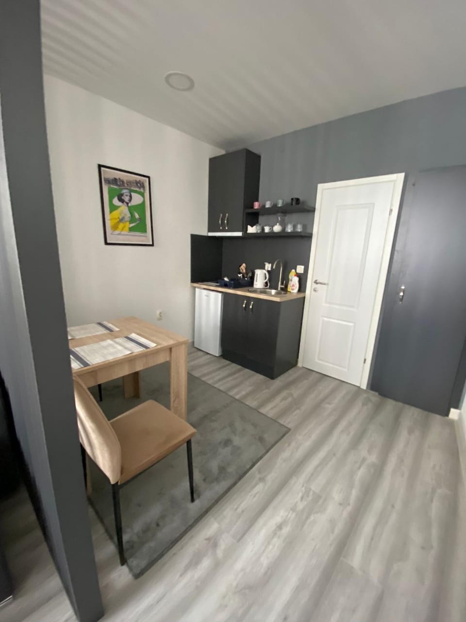 Kitchen or kitchenette, Dining area, oven