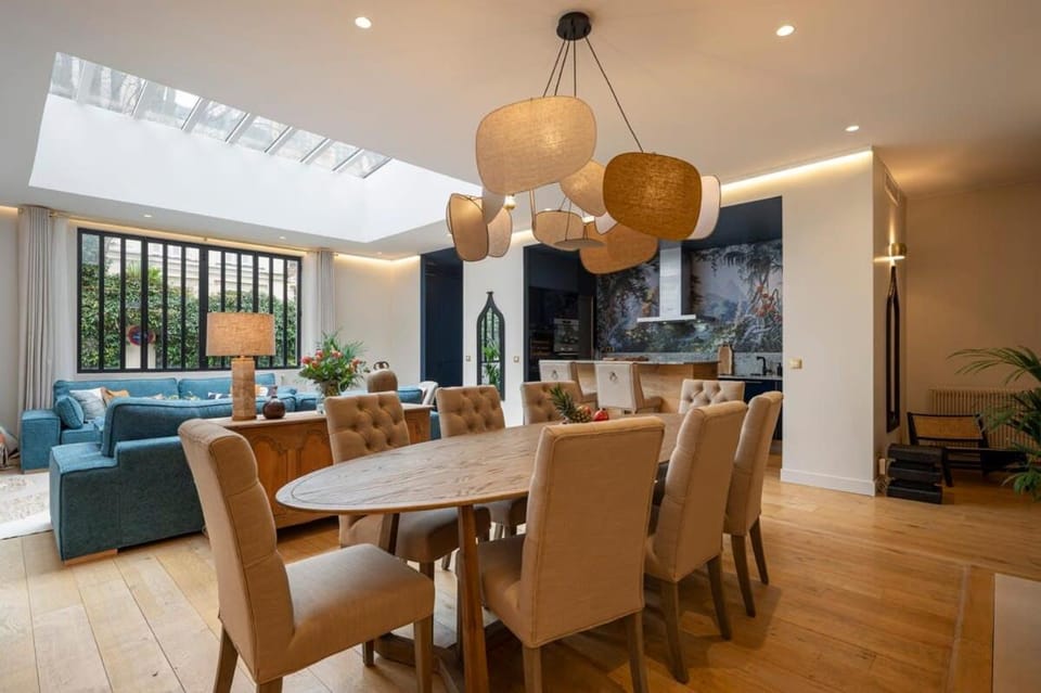 Living room, Dining area