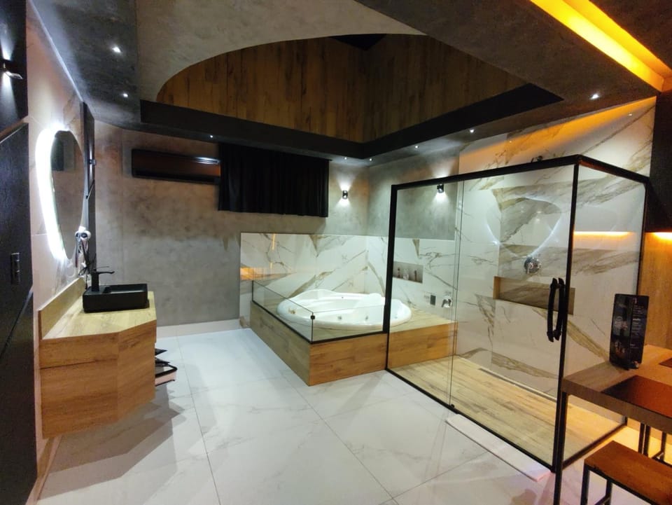 Shower, Hot Tub, Bathroom, Bath