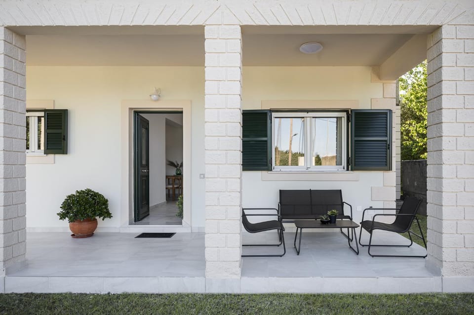 Property building, Balcony/Terrace, Balcony/Terrace