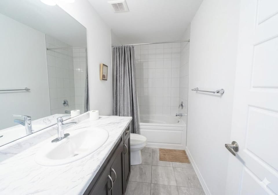 Keppel Circle Residence Apartment in Halton Hills