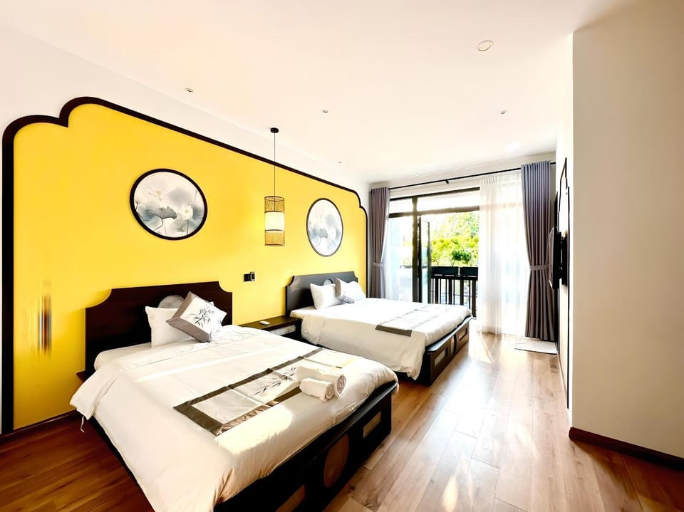 Bed, TV and multimedia, View (from property/room), Balcony/Terrace, Photo of the whole room, Bedroom, Pool view, towels