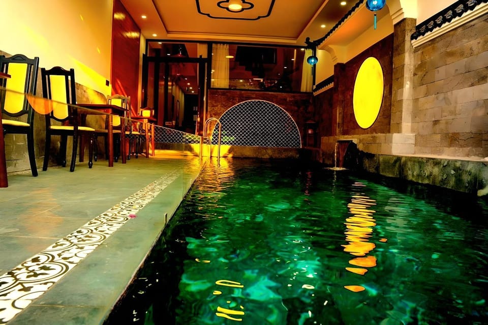 Property building, Pool view, Swimming pool, Breakfast