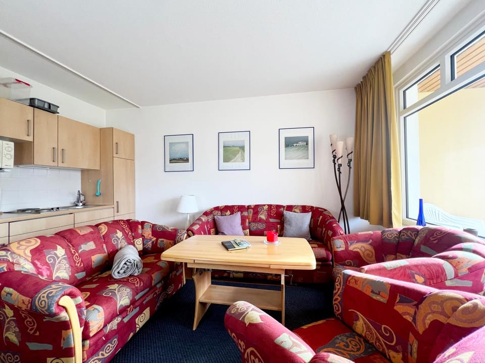 Kitchen or kitchenette, Seating area