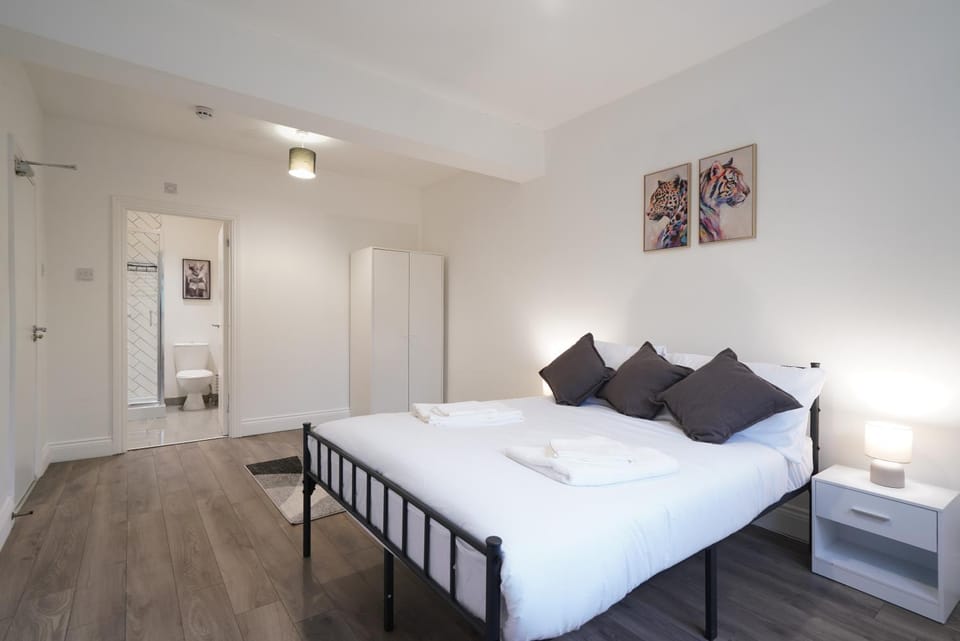 Bed, Photo of the whole room, Bedroom, towels, wardrobe