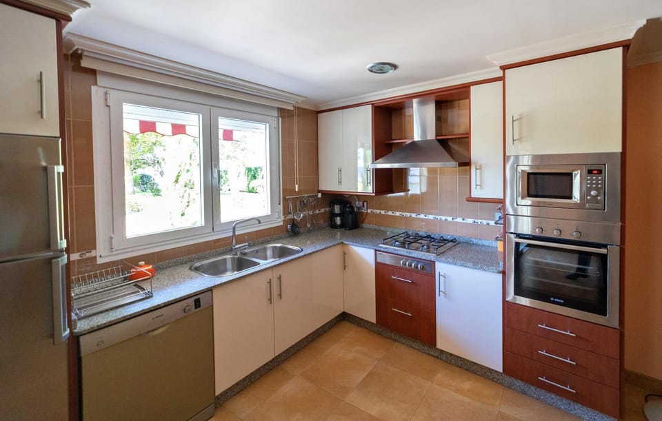 Kitchen or kitchenette, dishwasher, minibar, pet friendly, stove, toaster