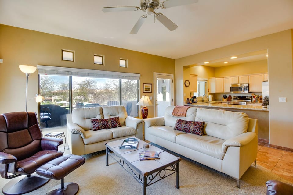Oro Valley Condo w/ Community Pool: Near Hiking! House in Oro Valley