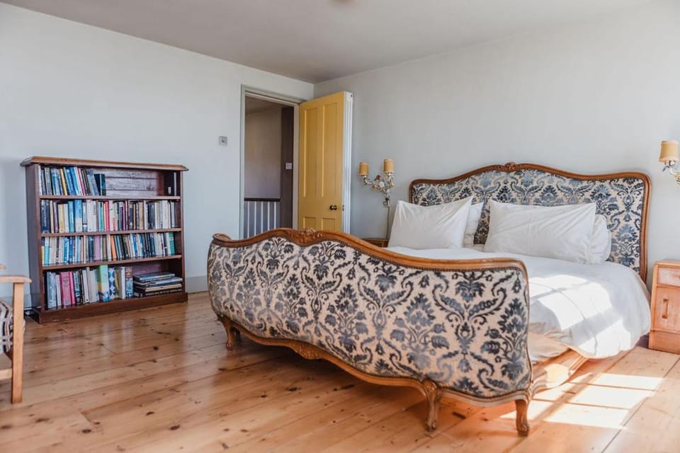 Beautiful Beachfront Townhouse House in Hastings