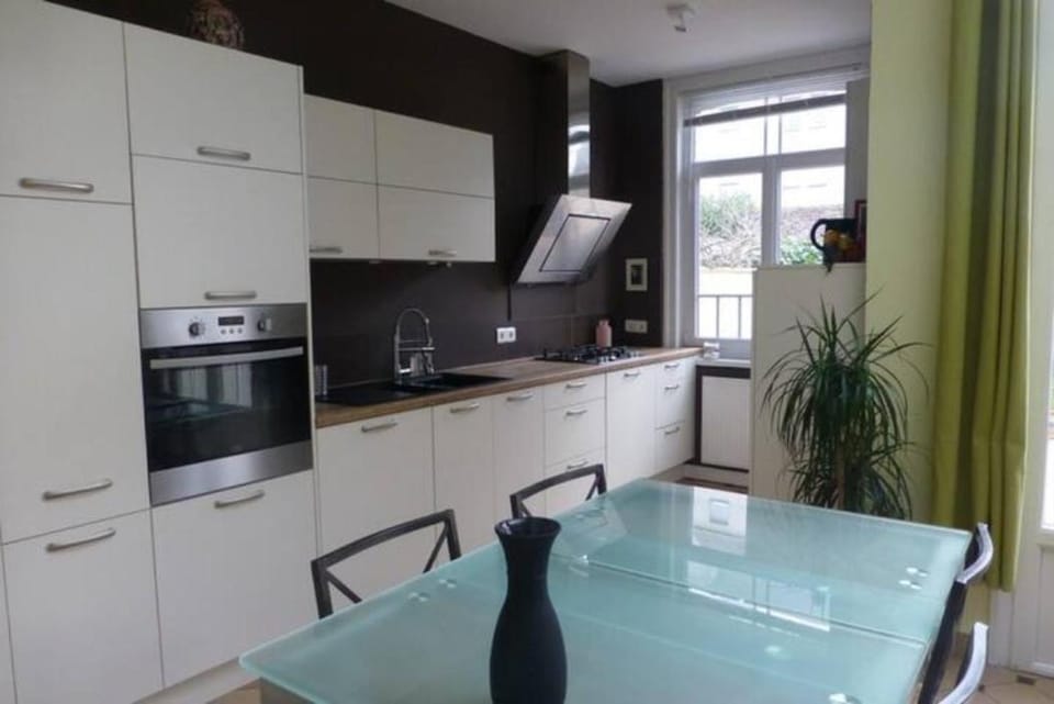 Kitchen or kitchenette, Dining area, dishwasher, minibar, pet friendly, stove