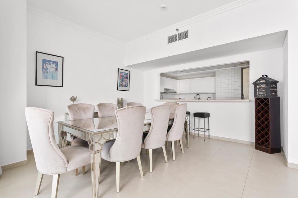 Kitchen or kitchenette, Living room, Seating area, Dining area, minibar