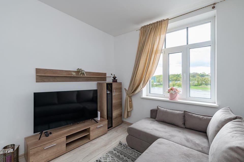 Communal lounge/ TV room, TV and multimedia, Living room, Seating area, Evening entertainment