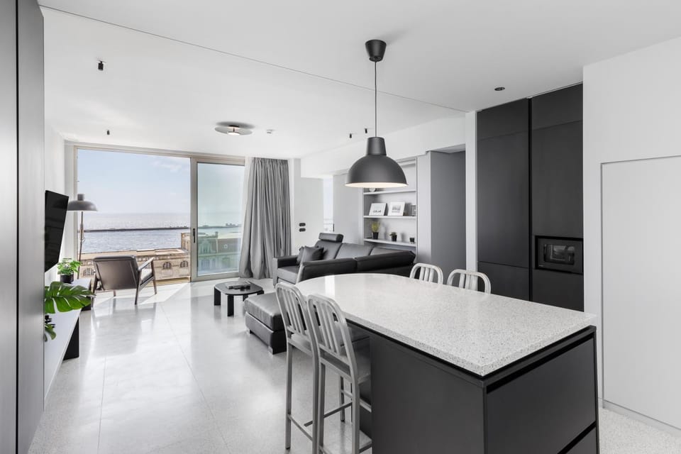 Kitchen or kitchenette, Living room, Seating area, Dining area, oven, pet friendly