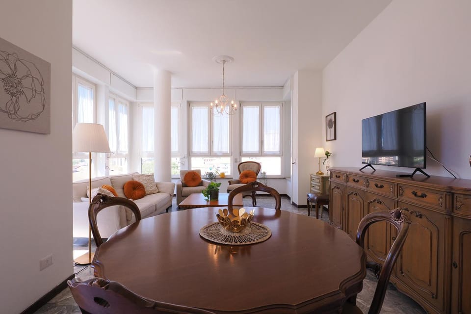 TV and multimedia, Living room, Dining area