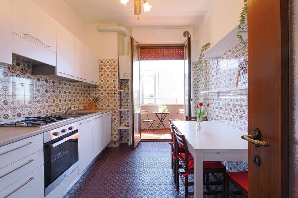 Kitchen or kitchenette, Dining area, dishwasher, pet friendly, stove