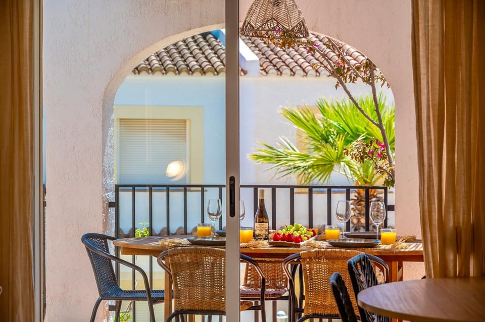 Casa Flora Bungalow con piscinas en Calp Apartment in Calp