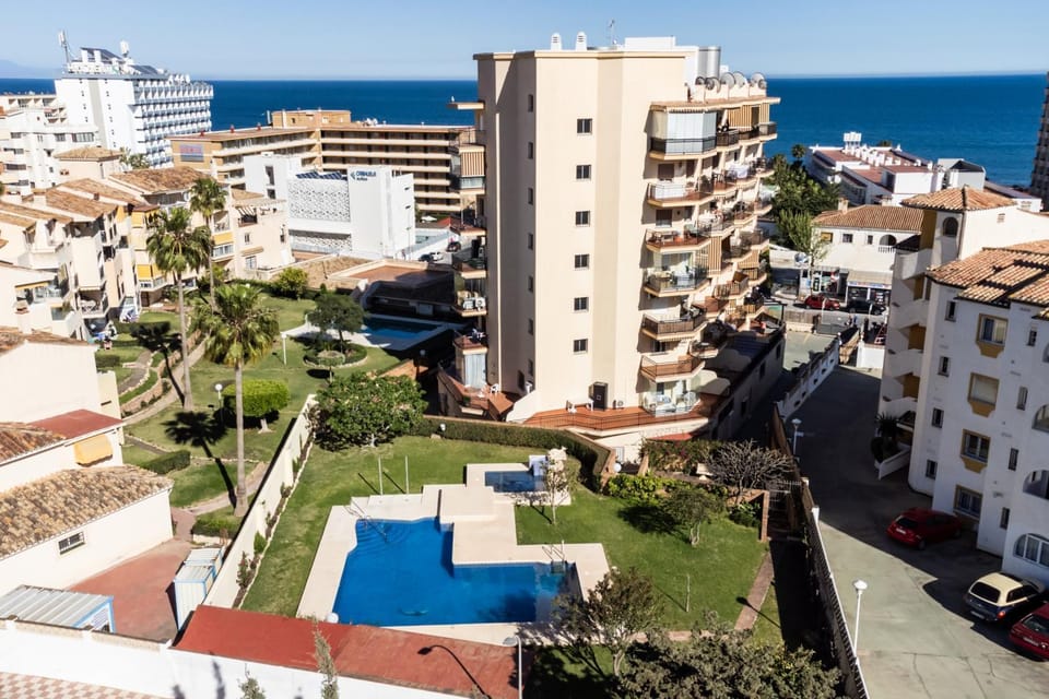 Property building, Bird's eye view, Garden view, Pool view, Sea view, Swimming pool