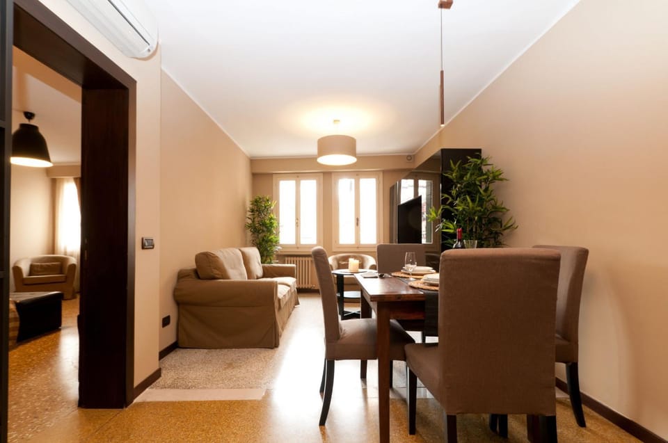 Living room, Seating area, Dining area, cot, heating, heating, microwave, air conditioner