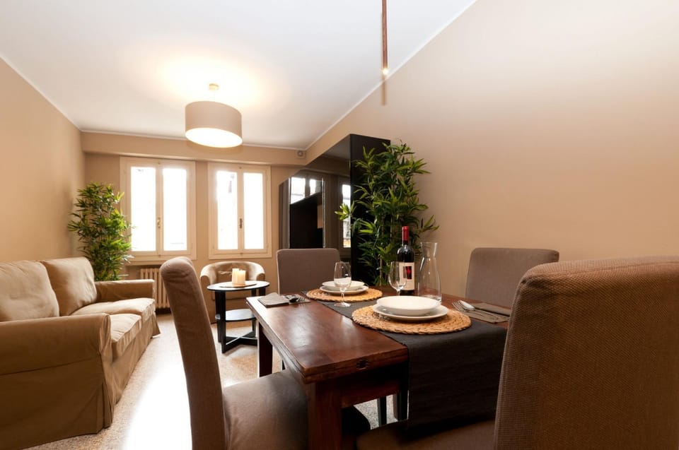 TV and multimedia, Kitchen or kitchenette, Living room, Seating area, Dining area, cot, flat iron, heating, heating, safe, safe, kitchen, air conditioner, air conditioner