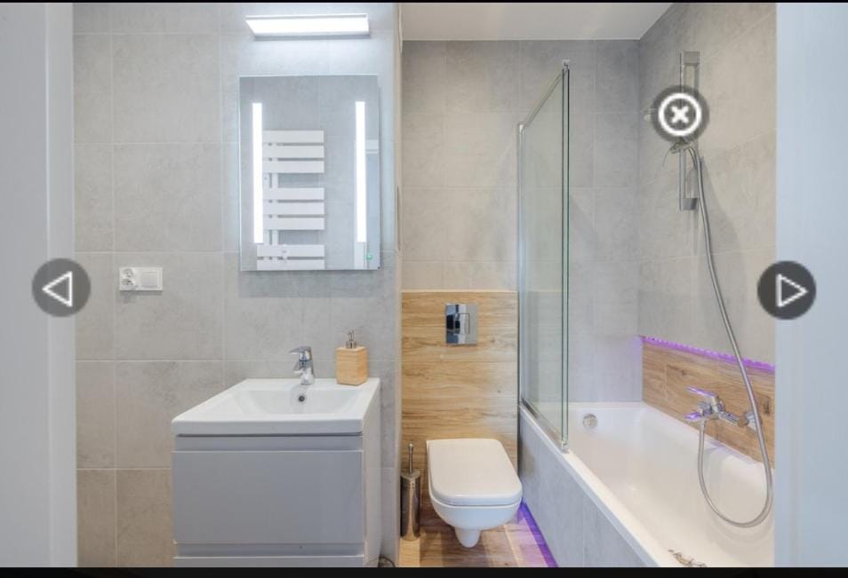 Shower, Toilet, Bathroom, Bath, towels