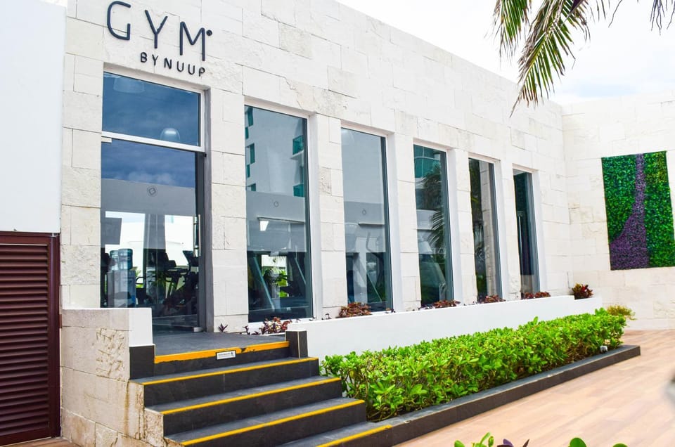 Property building, Day, Fitness centre/facilities, air conditioner