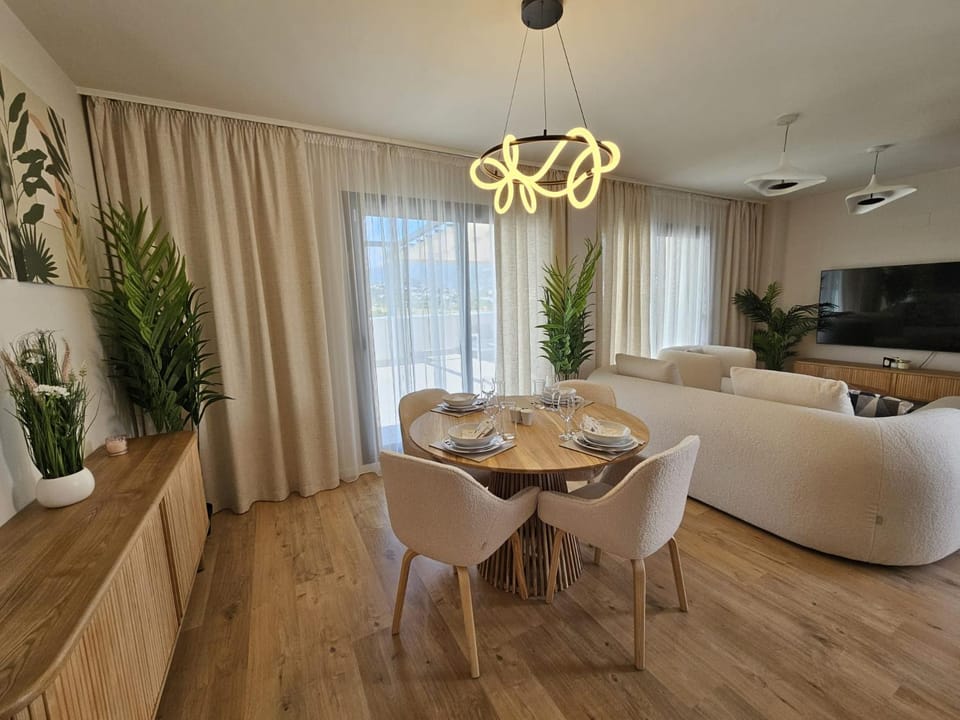 TV and multimedia, Living room, Dining area