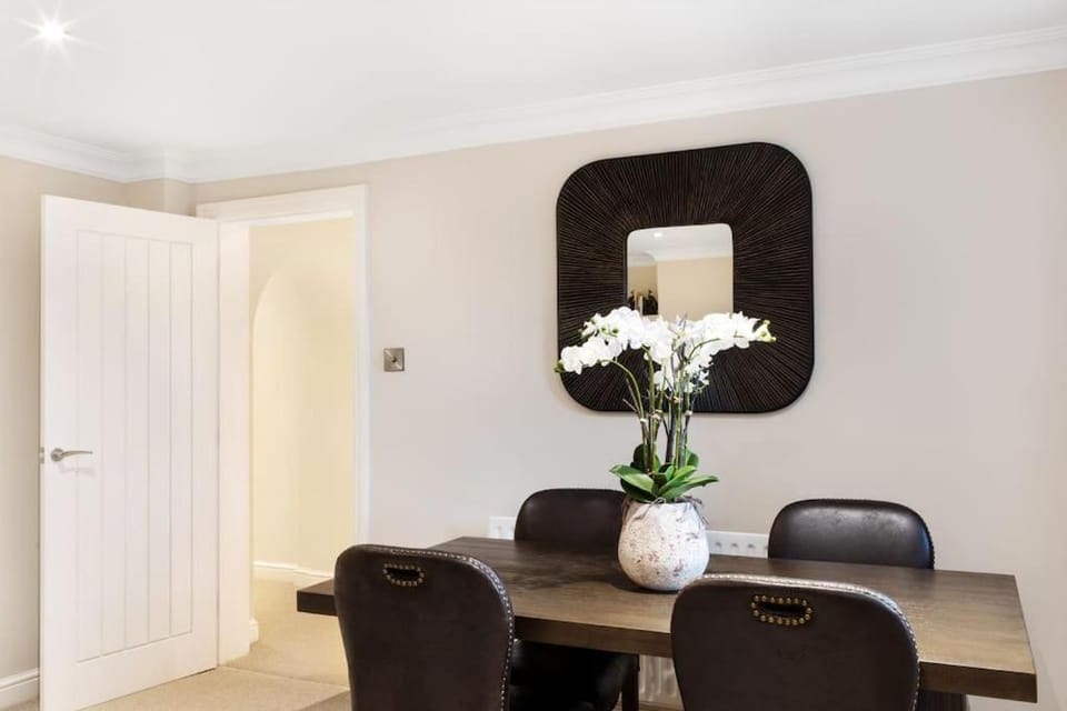 Entire spacious apartment - central Harrogate Apartment in Harrogate