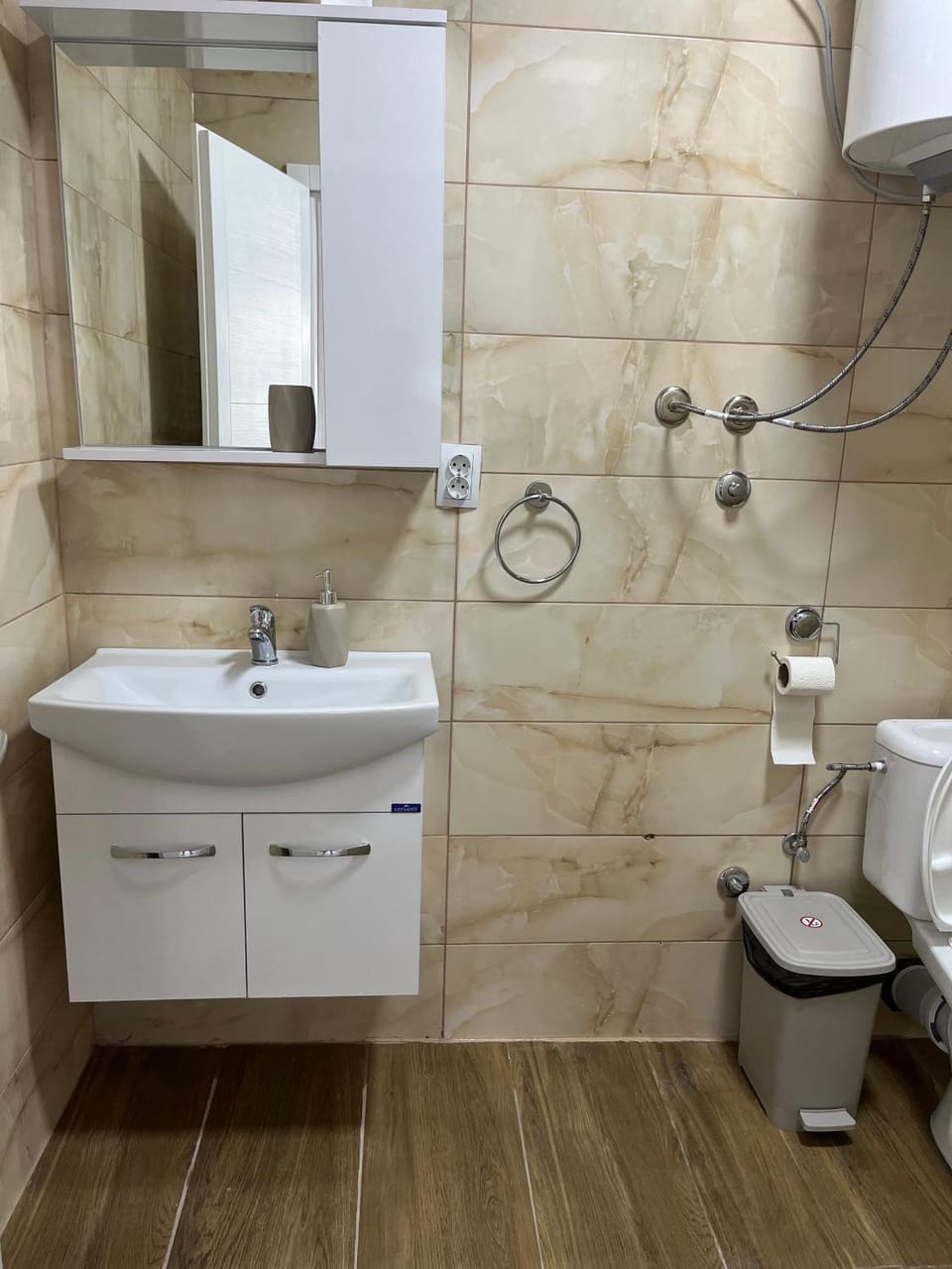 Shower, Toilet, Bathroom, towels