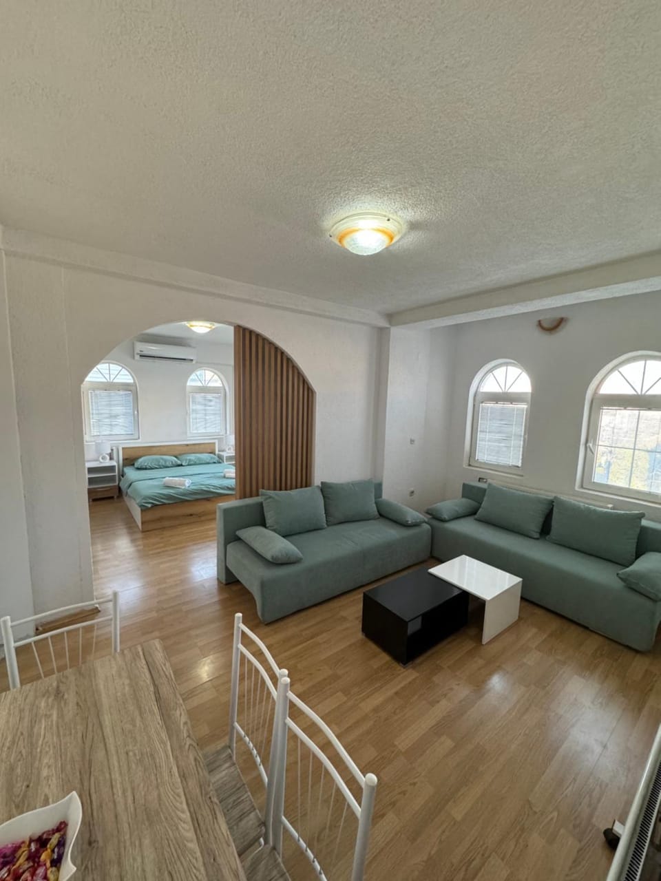 Bed, TV and multimedia, Living room, Photo of the whole room, Seating area