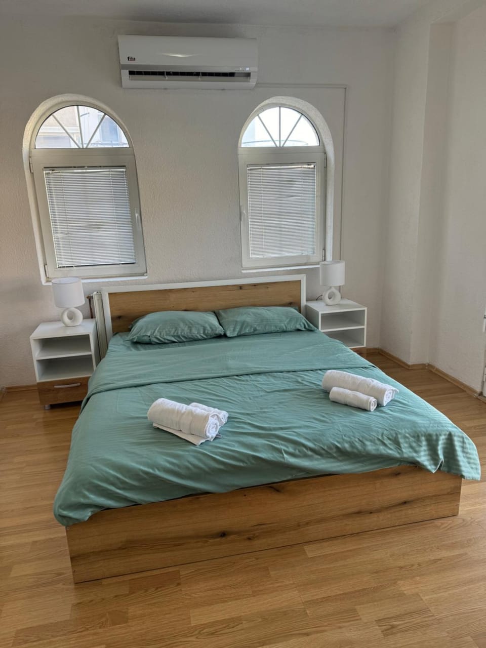 Bed, Bedroom, towels, air conditioner