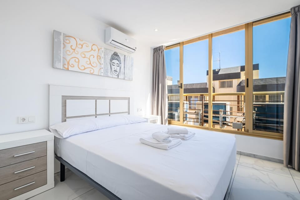 Bed, Bedroom, towels, air conditioner