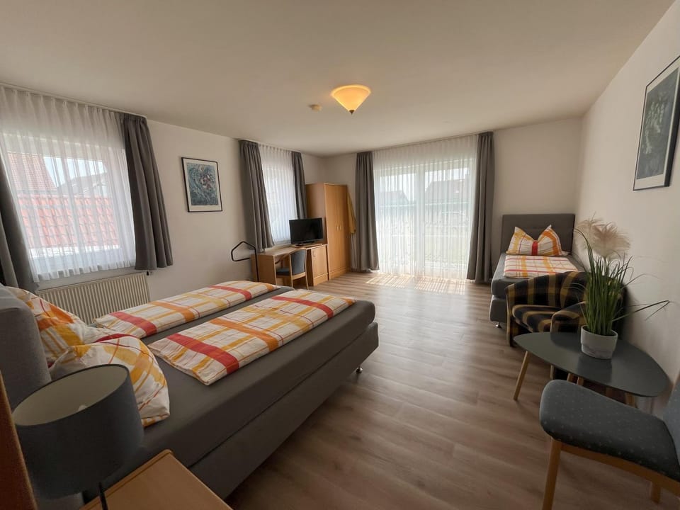 Bed, TV and multimedia, Living room, Photo of the whole room, Seating area