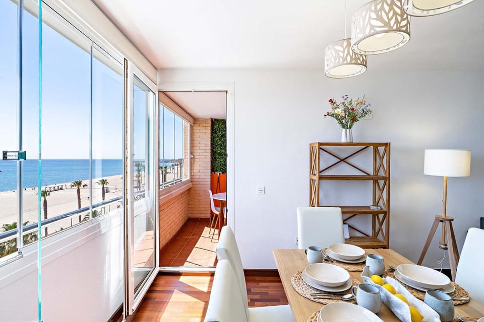 Communal lounge/ TV room, Living room, Sea view