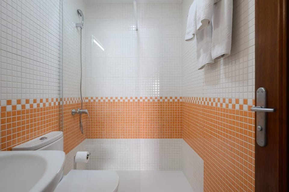 Shower, Bathroom, towels