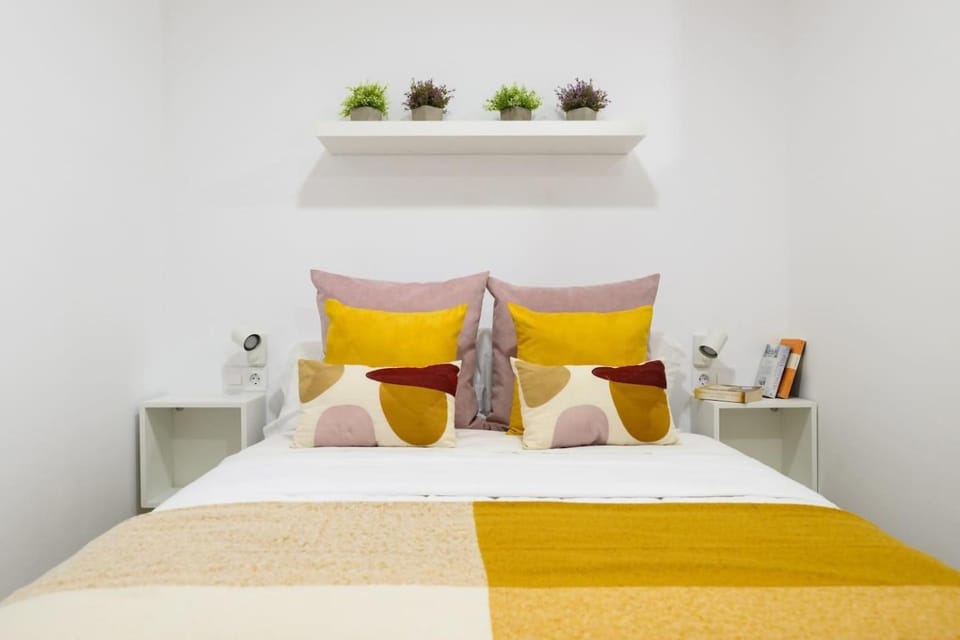 Bed, Photo of the whole room, Bedroom