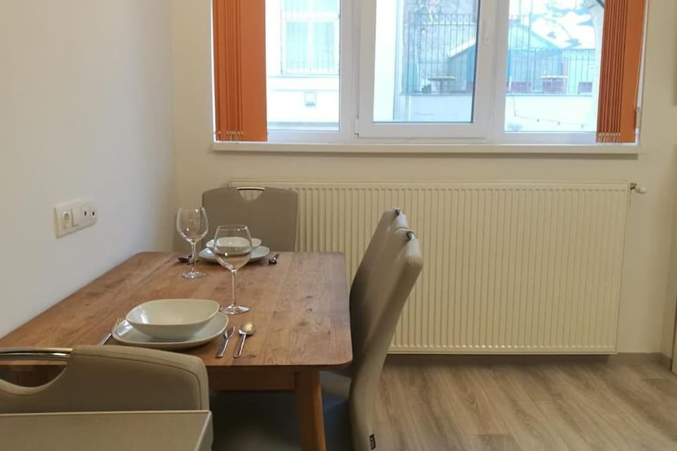 Dining area, internet
