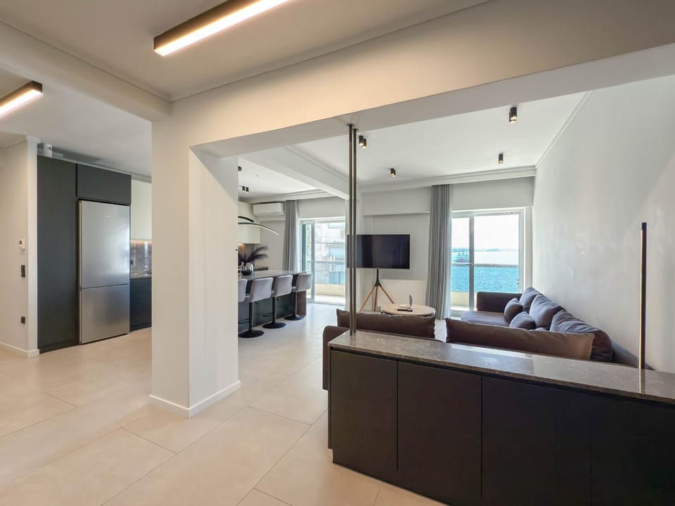 Communal lounge/ TV room, TV and multimedia, Living room, Evening entertainment