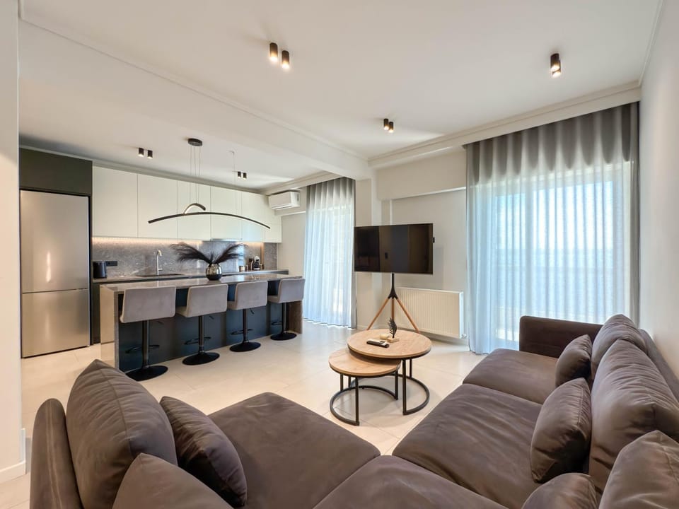 TV and multimedia, Kitchen or kitchenette, Living room, Seating area