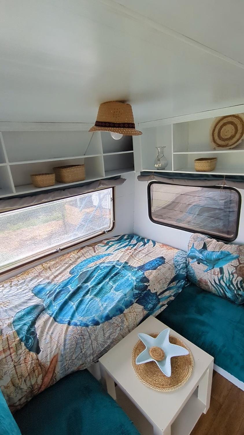 Gerestylde vintage caravan "Zee" met luxe badkamer bij "de Kapitein" Campground/ 
RV Resort in North Holland (province)