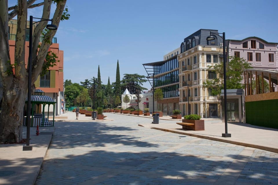 City view, Street view, Location