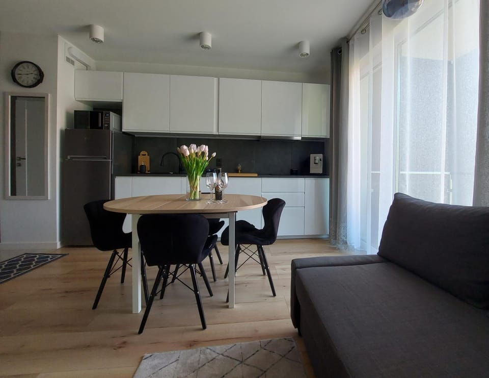 Kitchen or kitchenette, Seating area, Dining area, Meals