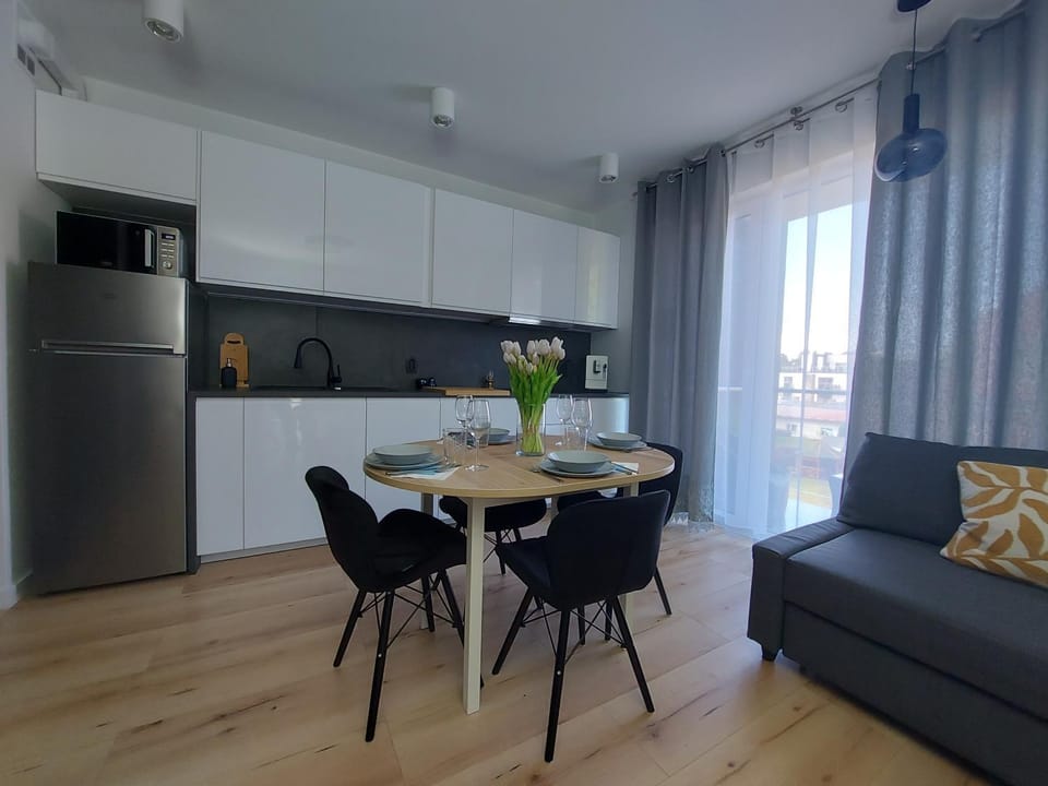 Kitchen or kitchenette, Seating area, Dining area