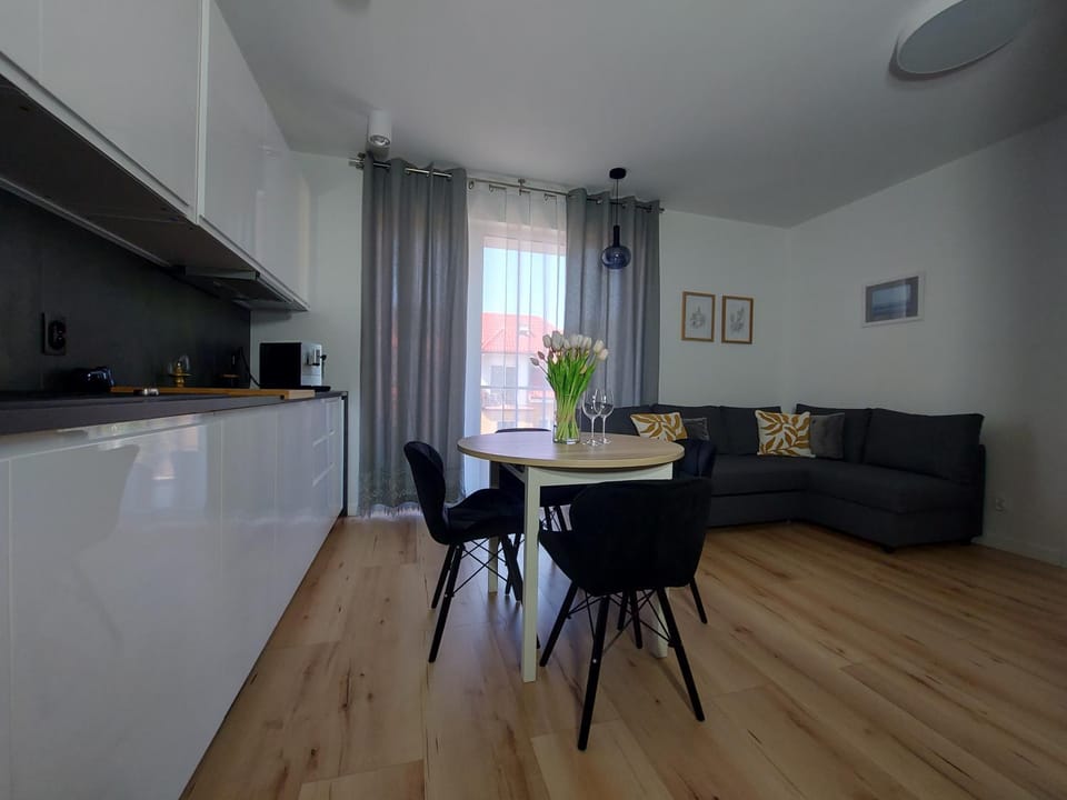 Kitchen or kitchenette, Seating area, Dining area, Meals